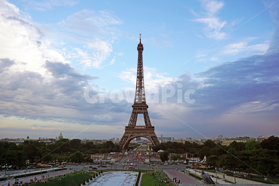 에펠탑,프랑스,파리,랜드마크,유럽,하늘,해질녘,해질무렵,보라빛,보라색,eiffeltower,france,paris,landmark,europe,sky,sunset,purple,violet,풍경,landscape,view,구름,cloud,랜드마크,landmark,tourist attraction,해외,외국,세계,foreign,oversea,world,세계랜드마크,해외랜드마크,외국랜드마크,world landmark,world tourist attraction,사람들,대중,군중,other people,crowd,건축물,건물외관,exterior,building,structure,architecture,construction,tower,탑,건물,steeple,뾰족한 탑,spire,첨탑