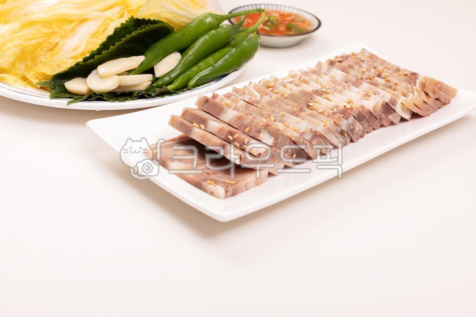 pepper,garlic,napa cabbage,Pork cold meat,Bossam,cold cuts