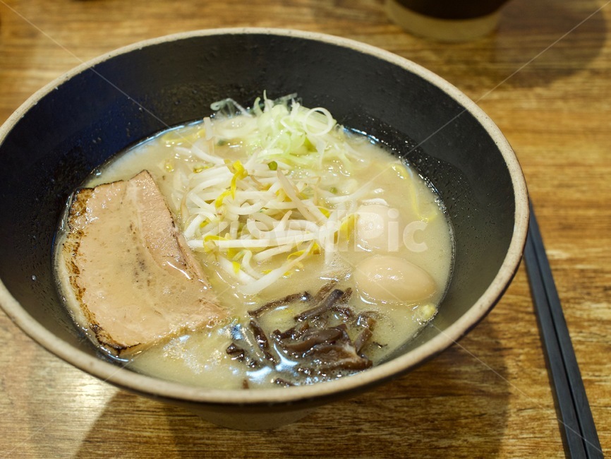 Japanese Ramen,soup,lunch,Japanese food,japan,chopsticks,noodle,Shiro Ramen,pork,food,Lunch,meal,ramen,meat,Soup food