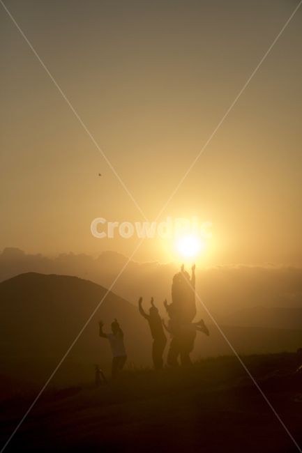 산,구름,태양,해,일몰,노을,풍경,경치,nature,자연,outdoors,옥외,인간,person,사람,human,인물실루엣,사람실루엣,character silhouette,human silhouette