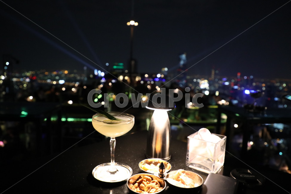 야경,도심속,술,라운지바,밤하늘,밤,기념일,축하,anniversary,congratulation,celebrate,celebration,술,주류,alcohol