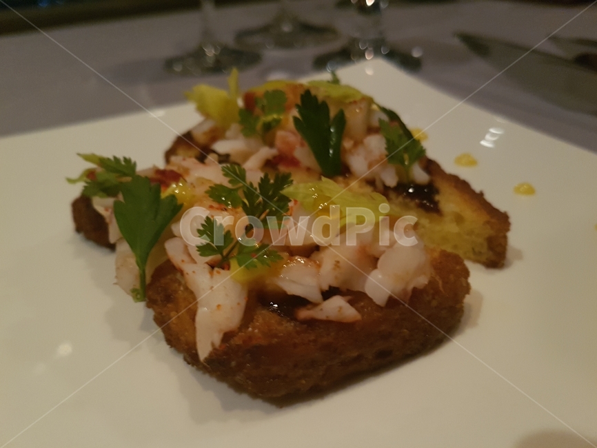 음식,파인다이닝,애피타이저,전채요리,식사,요리,게살,음식,식재료,요리,food,cook,meal,dishes,food reserves,양식,서양음식,서양요리,western food,western dishes,western meal,western cook