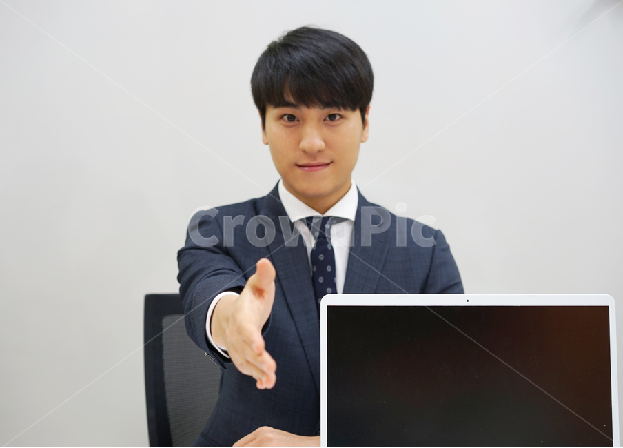 남자,남성,비즈니스,신입사원,직장인,회사원,사무실,악수,양복,정장,work,사람,인물,인간,human,person,남성,남자,man,male,산업,industry,industrial,비즈니스,사업,business,service,work
