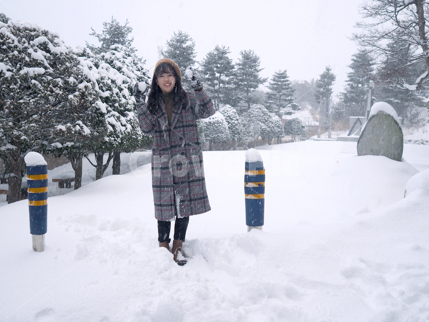 소녀,여자,겨울,겨울여자,눈,계절,여성,사람,인물,winter,girl,woman,lady,human,person,snow