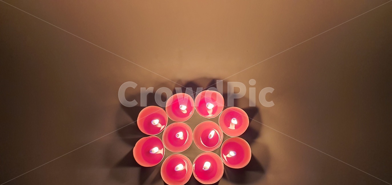 초,양초,향초,장식,candle,flame,background,decoration,fire,christmas,dark,night,celebration,holiday,candlelight,light,yellow,glowing,bright,wax,xmas,religion,glow,church,burn,peace,burning,symbol,romance,black,design,festive,darkness,many
