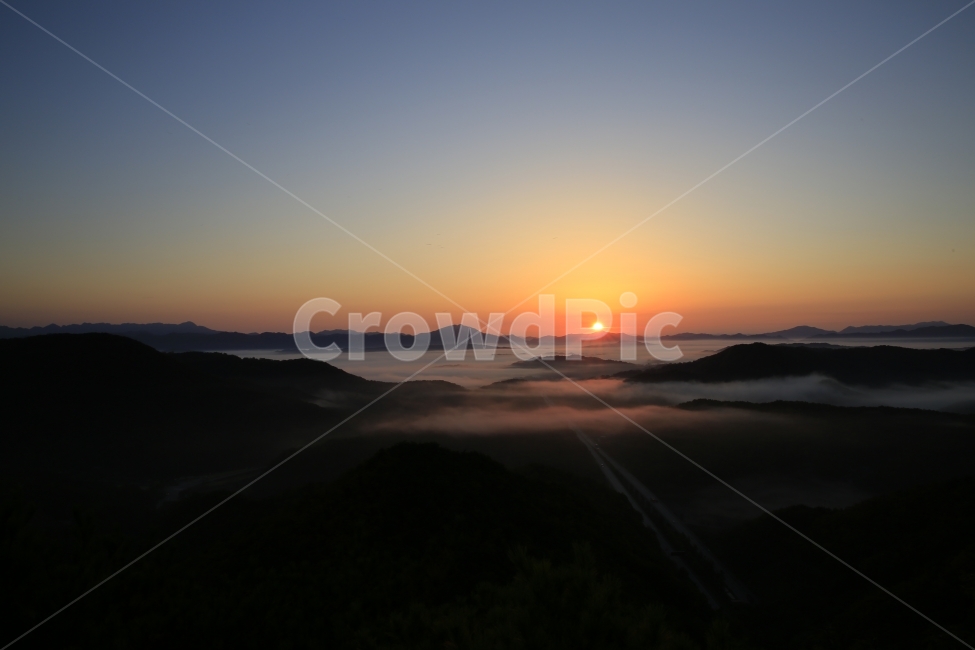 수리티재,운무,풍경,일출,여명,일출사진,sun,landscape,수리티,속리산,보은,구름,안개,도로,궤적,자연,풍경,nature,landscape,한국자연풍경,한국자연경관,korea nature landscape,outdoors,옥외,dawn,새벽,red sky,붉은 하늘,dusk,황혼,sunset,일몰,sky,하늘