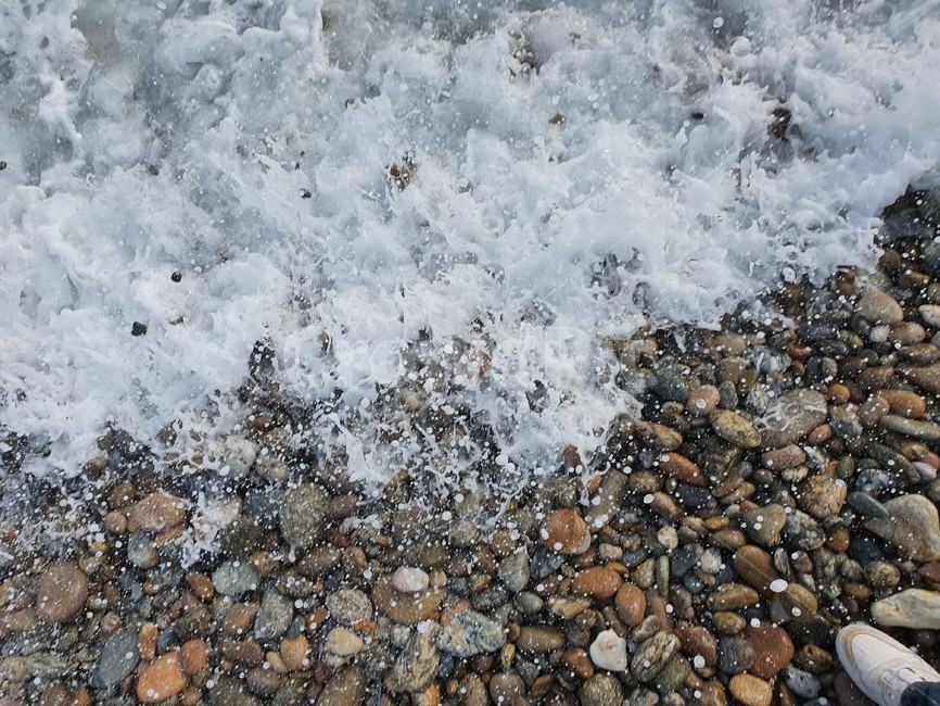 파도,해변,자갈,바다,자연,물,동해,속초,하늘,구름,sea,대한민국,운동화,돌