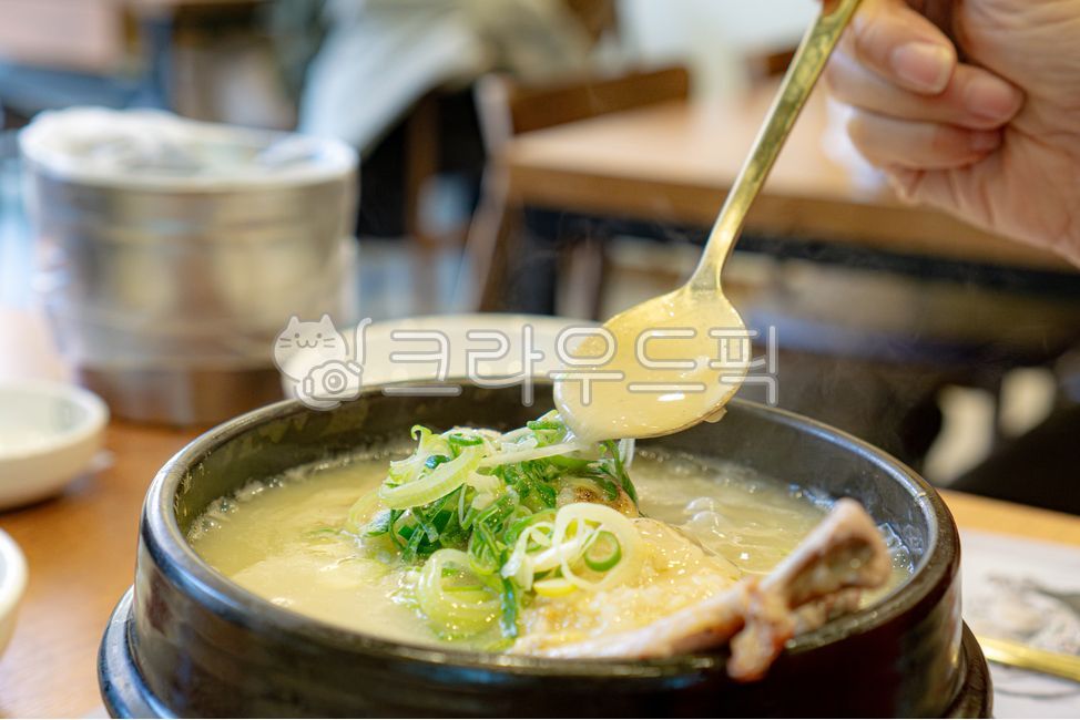 삼계탕,닭요리,뚝배기,food,koreanfood,meal,hotmeal,한식,식사,보양식,겨울보양식,복날,chickensoup