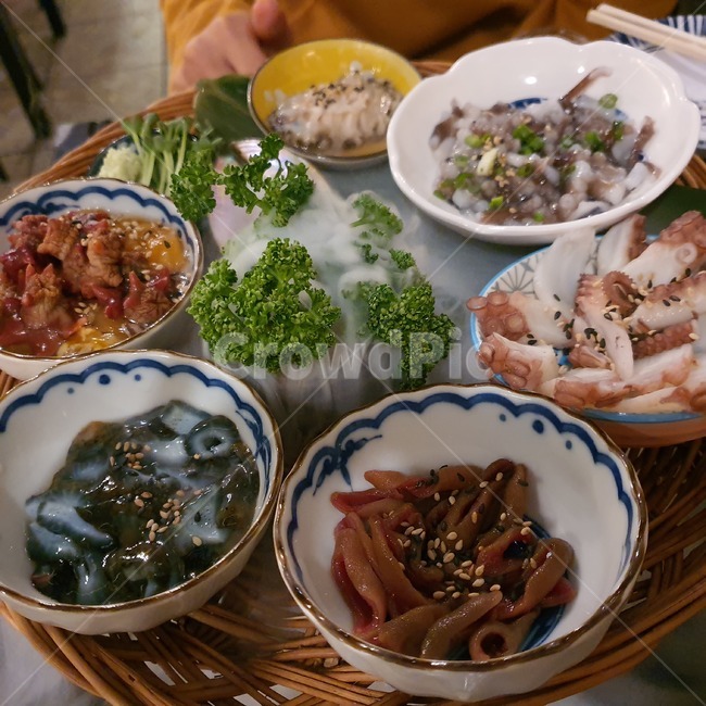해산물,산낙지,멍게,해삼,문어숙회,전복회,개불