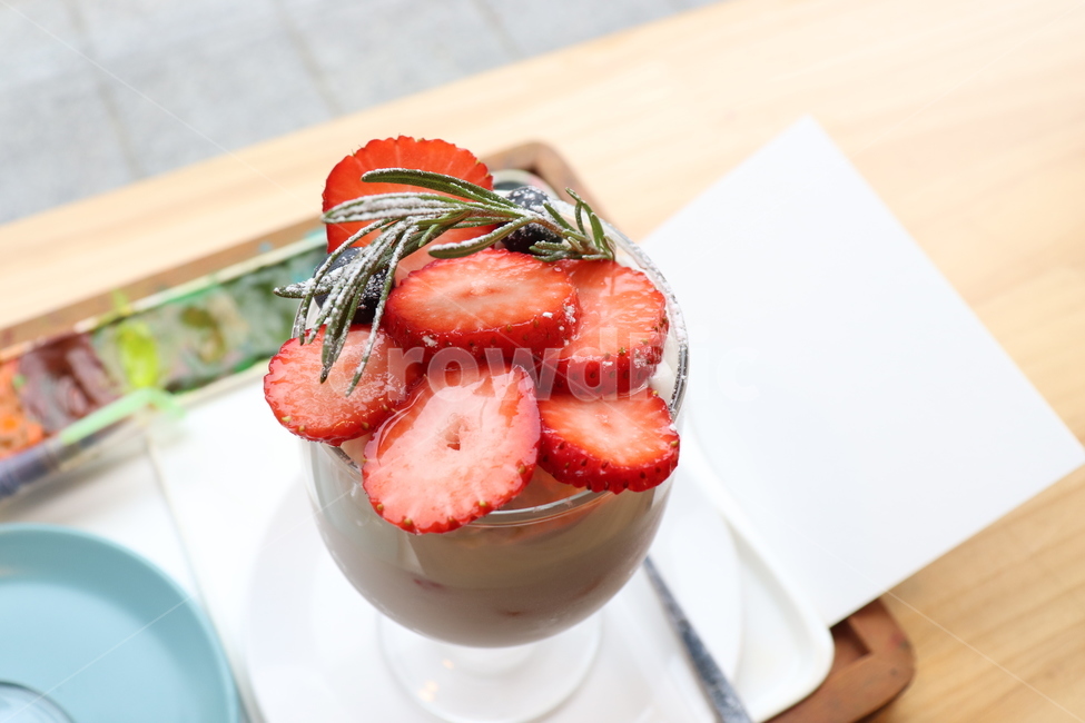 딸기,음료,카페,팔레트,cafe,strawberry,red,palette,beverage,음식,식재료,요리,food,cook,meal,dishes,food reserves,디저트,간식,후식,dessert,snack