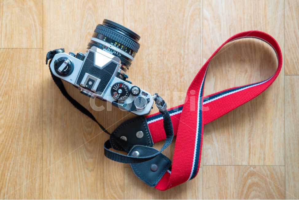 사진기,카메라,필름,필름카메라,복고풍,사진,필름통,아날로그,camera,lens,filmindustry,equipment,technology,retrostyle,photographicequipment,filmreel,nopeople,photographicfilmcamera,film,old,35mm,사진작가,포토그래퍼,photographer,사물,물건,오브젝트,thing,object,matter