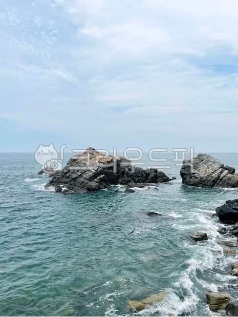 tide,headland,summer sea,sea,summer,wave,rock,Beach,Gangwondo sea,sight,vacation,Korean natural scenery,Dongjin Jeong,sky,coastline,sea stone,nature,Summer Vacation,fan road,water,sea rock,Gangwondo,promontory,korea,Jeongdongjin Buchaegil,ocean,outdoors,s