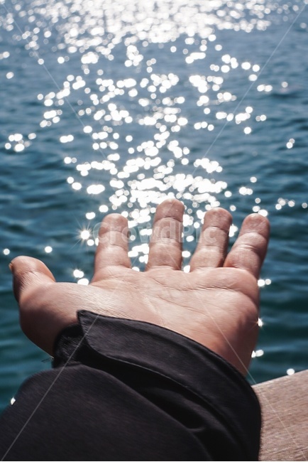 빛,영도,바다,손,물,water,yeongdo,light,sea,hand,사람,인물,인간,human,person,신체일부,몸,body,휴식,힐링,rest,relaxation,healing