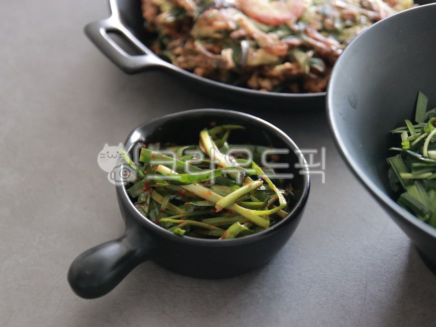 side dish,Chive geotjeori,chive kimchi,Seasoned chives,Korean,chives,food