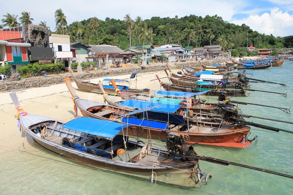 vessel,transportation,교통,watercraft,선박,물,보트,배,롱테일보트,boat,boats,longtailboat