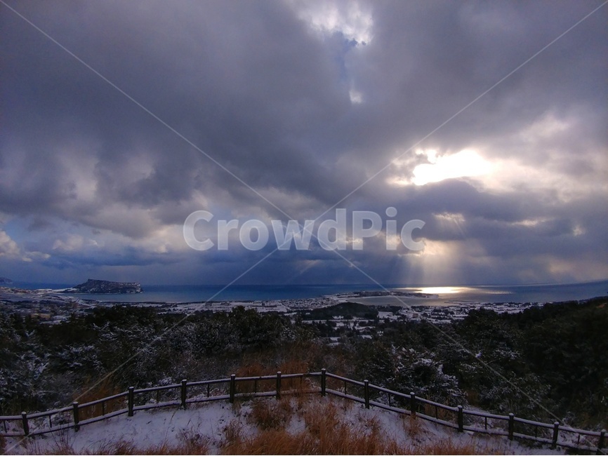 눈,겨울,풍경,감성,제주,제주풍경,하늘,구름,자연,바다,파도,겨울,계절,winter,season,자연,풍경,nature,landscape,한국자연풍경,한국자연경관,korea nature landscape,제주도,jeju,jeju island,weather,날씨,outdoors,옥외,cumulus,적운,cloud,sky