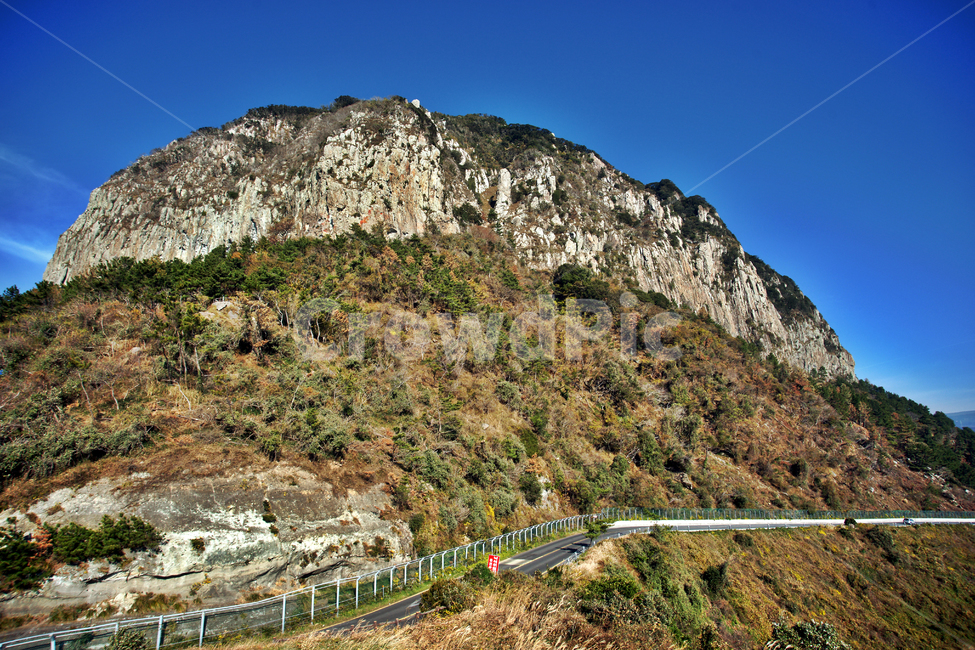 산방산,제주도,서귀포시,명승제77호,종상화산,해안도로,천연기념물,제주10경