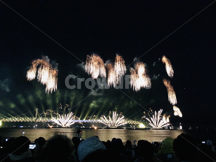 nature,자연,outdoors,옥외,인간,human,사람,person,폭죽,불꽃축제,해운대,해운대불꽃축제,해운대해수욕장,부산,부산명소,부산광광지,겨울축제,야경,밤,풍경,nightscape,night,landscape,축제,행사,festival,carnival,event