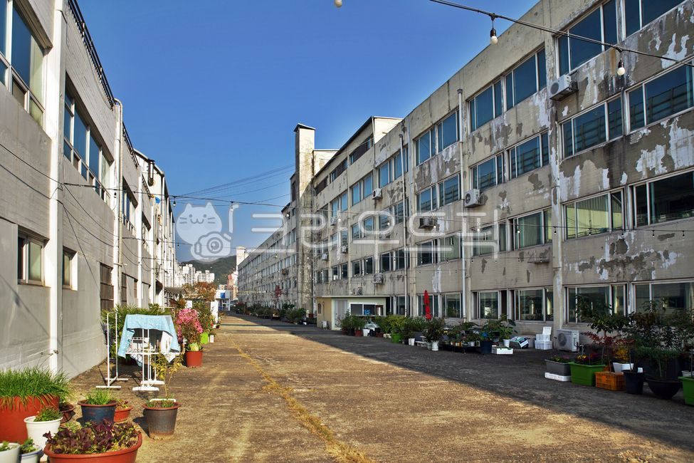 Hongjedong,Eugene Shopping Center,weightless space,store,arcade,building,Eugene Mansion