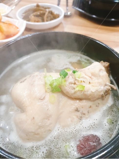 식사,영계백숙,식당,뚝배기,한끼식사,음식,식재료,요리,food,cook,meal,dishes,food reserves,한식,한국음식,한국요리,korean food,korean dishes,korean meal,korean cook