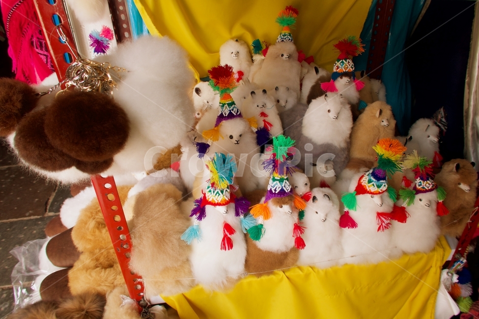 gift,color,pattern,craft,Alpaca,peru,cute,holiday,clay,craftsmanship,llama,alpaca fur,decor,hat,handmade,toy,souvenir,doll,decorative,face,Peru,cloth,object