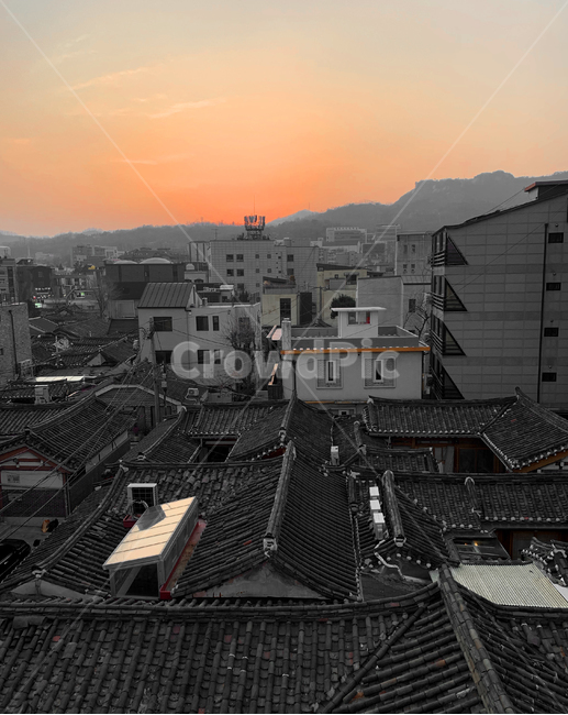 기와,노을,하늘,건물,빌딩,도시,풍경,city,landscape,한국도시풍경,한국도시경관,korea cityscape,흑백,모노톤,monochrome,black and white,roof,지붕,nature,자연
