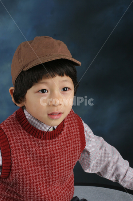얼굴표정,남자아이,어린아이,미소,웃음,응시,관심,스마일,얼굴,사람,인물,인간,어린이,감정표현,수줍음,기분,kid,smile,human,boy,person,facial,expression,child,children,feeling,face,emotion,사람,인물,인간,human,person,어린이,어린아이,child,children,kid
