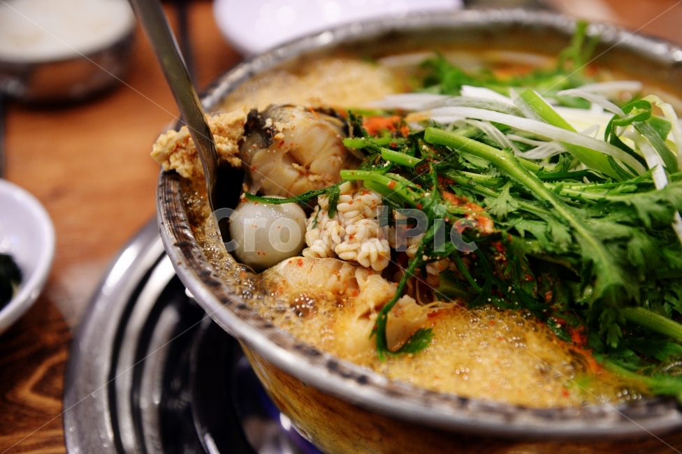 찌개,알탕,동태찌개,국물,국물요리,동태탕,지리,내장,생선,탕,미나리,쑥갓,깻잎,국자,양푼,겨울,파,고추장,고추가루,식사,저녁,동태,밥,음식,식재료,요리,한식,한국음식,한국요리,fisheggs,fish,jjigae,stew,casserole,food,cook,meal,dishes,koreanfood,koreandishes,음식,식재료,요리,food,cook,meal,dishes,food reserves,한식,한국음식,한국요리,korean food,korean dishes,korean meal,korean cook