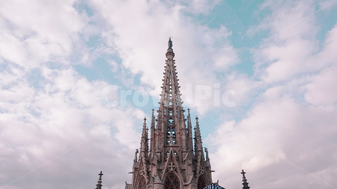 스페인,바르셀로나,유럽,신호등,가을,감성,바르셀로나성당,랜드마크,landmark,tourist attraction,해외,외국,세계,foreign,oversea,world,세계랜드마크,해외랜드마크,외국랜드마크,world landmark,world tourist attraction,건축물,건물외관,exterior,building,structure,architecture,construction,spire,첨탑,건물,steeple,뾰족한 탑,tower,탑