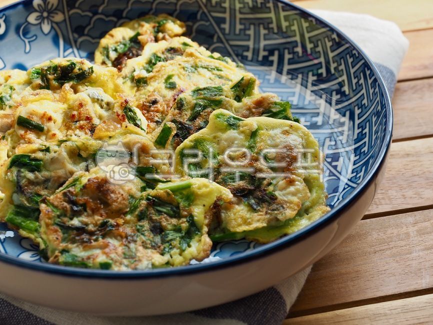 설날사진공모전,굴,전,굴부침개,요리,식사,굴전,부침개,간장,한국음식,아시아음식,배경,웰빙,oyster,oysterpancake,koreanpancake,soysauce,food,koreanfood,asianfood,background,wellbeing,한식,전통음식,한국전통음식,한국음식문화,음식문화,전통문화,traditionalfood,koreantraditionalfood,koreanfoodculture,foodculture,traditionalculture,설날,추석,음식,추석음식,설날음식,명절,명절음식,음식,식재료,요리,food,cook,meal,dishes,food reserves,한식,한국음식,한국요리,korean food,korean dishes,korean meal,korean cook