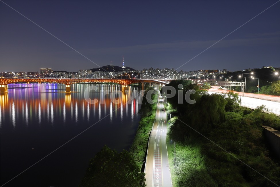 한강,야경,성수대교,서울타워,도로,불빛,남산,서울,강변,강,물,자전거도로,hangangriver,seoul,road,water,bridge,nightscape,밤풍경,야경,밤,풍경,nightscape,night,landscape,도시,city,한국도시풍경,한국도시경관,korea cityscape