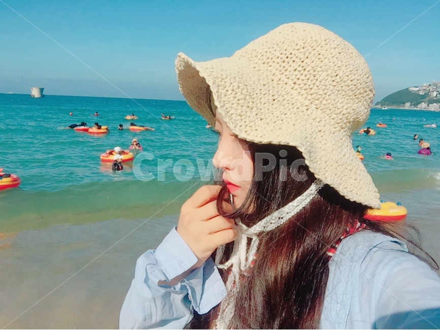 부산,바다,여름,모자,사람,여름,계절,summer,season,해변,바다,beach,sea,사람,인물,인간,human,person,여성,여자,woman,female,lady,패션스타일,의상,fashion,style,hat