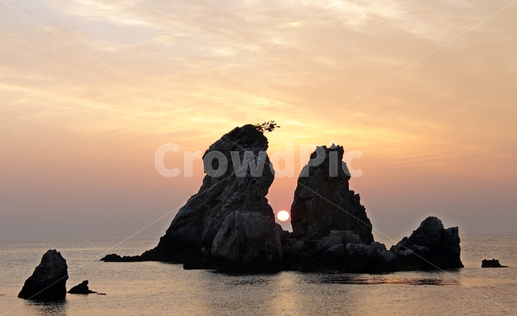 일출,동해,형제바위,태양,바다,풍경,자연,감성,분위기,아침,landmark,landscape,자연,풍경,nature,landscape,한국자연풍경,한국자연경관,korea nature landscape,shoreline,해안선,water,물,sea,ocean,대양,outdoors,옥외,land,땅,coast,연안