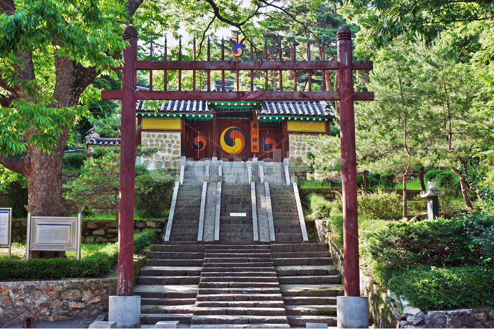 과천향교,홍살문,과천,1398년,경기도문화재자료,위패봉안,한국전통,한국문화,korean traditional,korean culture,건축물,건물외관,exterior,building,structure,architecture,construction