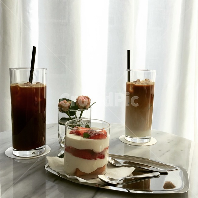 coffe,dessert,food,cafe,커피,디저트,후식,음식,카페,cake,케익,딸기,strawberry,flower