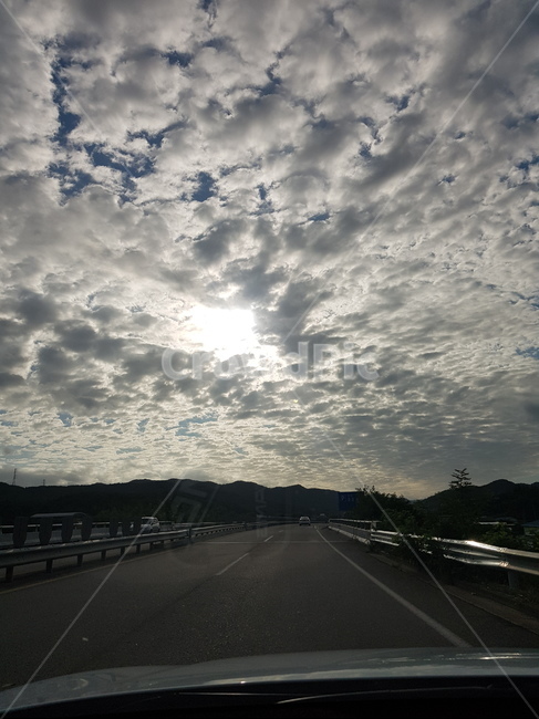 드라이브,도로,출근길,구름,하늘,배경,자연