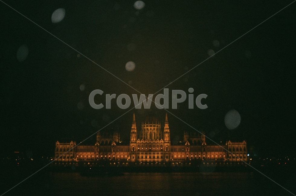헝가리,부다패스트,야경,비,필름카메라,성,야경,밤,풍경,nightscape,night,landscape,랜드마크,landmark,tourist attraction,해외,외국,세계,foreign,oversea,world,세계랜드마크,해외랜드마크,외국랜드마크,world landmark,world tourist attraction,architecture,건축물,building,건물,tower,탑