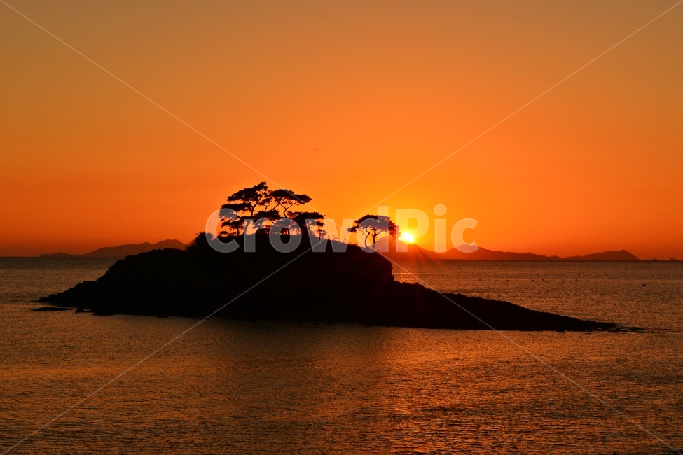 light,빛,flare,플레어,nature,자연,outdoors,옥외,water,물,shoreline,해안선,sea,바다,sunlight,햇빛,redsky,붉은하늘,sunset,일몰,dusk,황혼,sky,하늘,부안,솔섬,솔섬일몰,해넘이