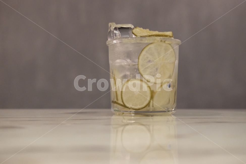 라임,얼음,테이블,유리잔,음료,음료수,drink,beverage