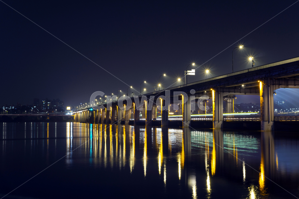 서울야경,야경,park,경치,밤,풍경,nightscape,nightview,건물,landscape,빛,light,서울,한국도시,도시,한국도시경관,아파트,빌딩,building,반포대교,가로등,한강,river,water,물,푸른빛,lighting,조명,afternoon,한국,아시아,asia,korea,road,하늘,sky,architecture,건축물,flare,플레어,apartment,department,도로,bridge,다리,streetlamp,streetlight,seoul,metropolis,중심지,waterfront,워터프론트,야경,밤,풍경,nightscape,night,landscape,건축물,건물외관,exterior,building,structure,architecture,construction