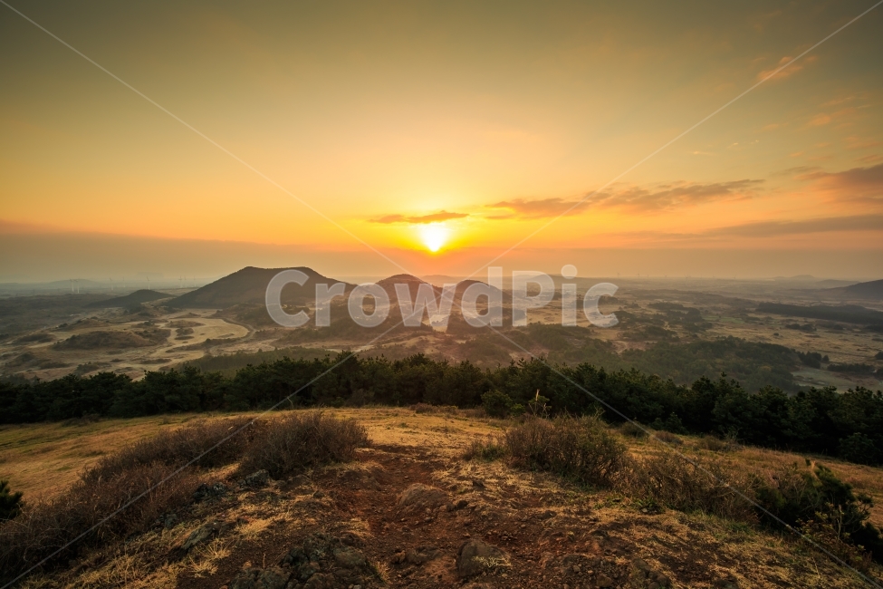 sunshine,cannon,canon,spring,cloud,Reed,Udo Island,Jeju travel,golden,sight,Work,Jeju sunrise,sky,Seongsan Sunrise Peak,Jeju reeds,Jeju sky,Baekyak Oreum,nice photo,ocean,autumn,pylon,Saebyeol,landscape photography,sunrise,Jeju,Silver grass,winter,soil,su