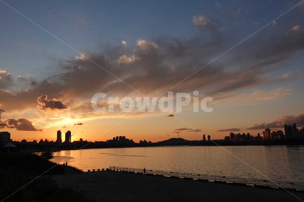 노을,한강공원,석양,풍경,sunset,sky,야경,nightview,도시,풍경,city,landscape,실루엣,그림자,silhouette,shadow,nature,자연,outdoors,옥외,하늘,red sky,붉은 하늘,dusk,황혼,dawn,새벽,일몰