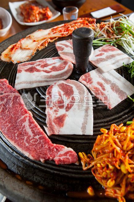 pepper,Grilled pot lid,meat dishes,cauldron lid,water parsley,Water parsley pot lid pork belly,beef,sauce,Grilled pork neck with pot lid,pork,vegetable,Water parsley pork belly,pig,Lettuce,pork belly,pot lid pork belly,sirloin,ingredients,Stirfried Kimchi