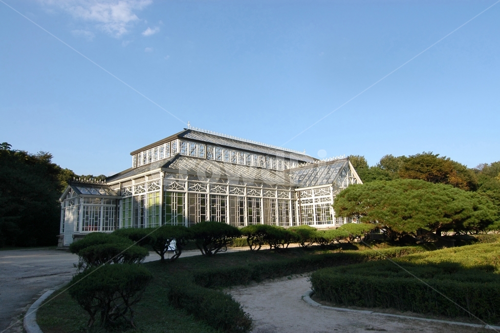 창경궁,대온실,온실,식물원,건물,건축,건축물,풍경,하늘,맑음,랜드마크,landmark,tourist attraction,한국랜드마크,한국관광지,한국명소,korea landmark,korea tourist attraction