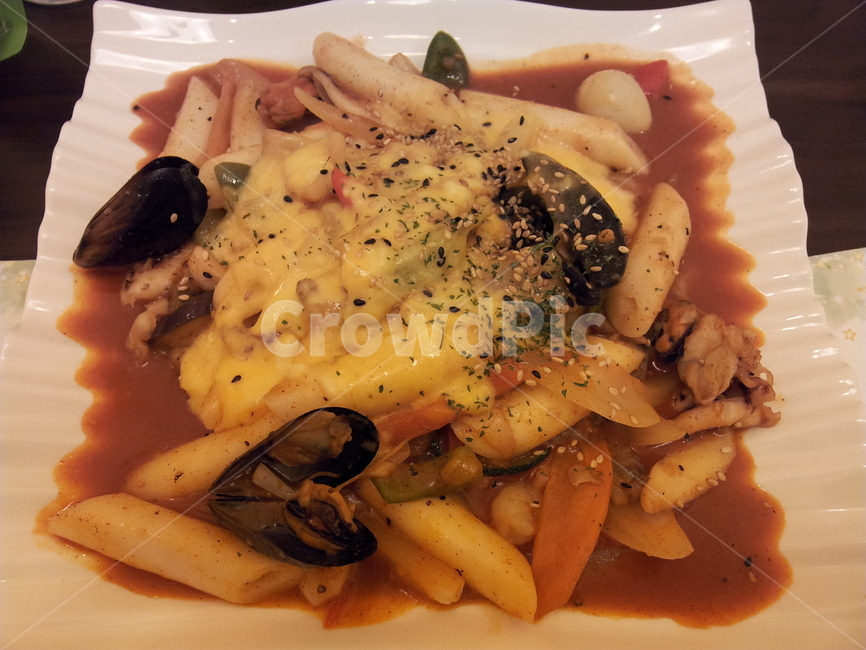 Seafood Tteokbokki,Cheese Tteokbokki,Spicy Tteokbokki,tteokbokki,snack food