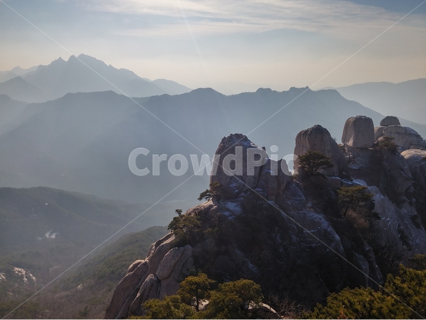 산,도봉산,오봉,겨울,햇빛,바위,자연,풍경,nature,landscape,한국자연풍경,한국자연경관,korea nature landscape,outdoors,옥외,cliff,낭떠러지