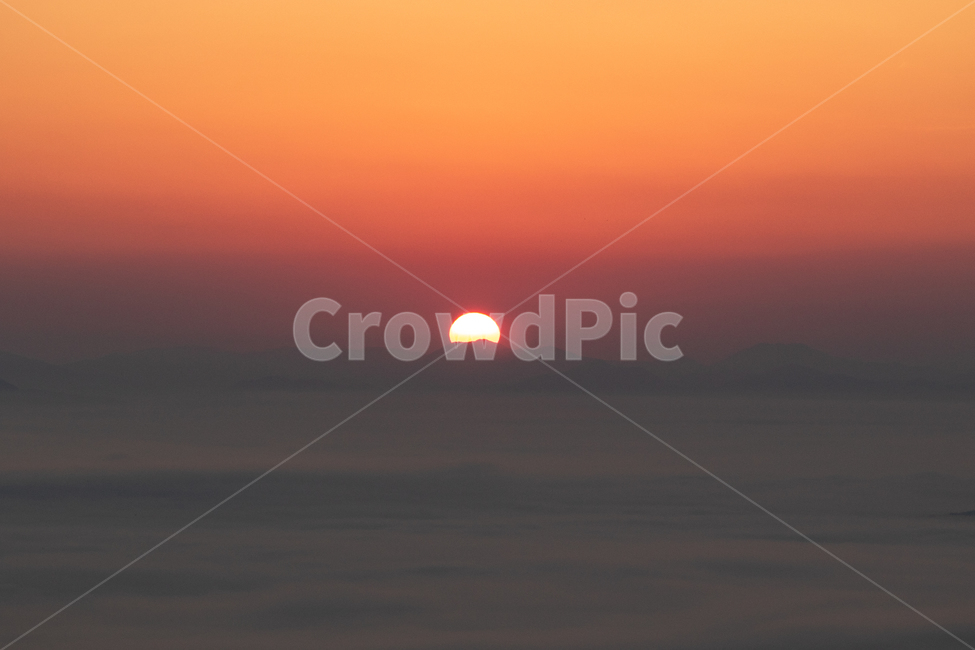 일출,운무,따듯함,태양,경치,산,구름,운해,하늘,자연,풍경,nature,landscape,outdoors,옥외,sky,sun,dusk,황혼,sunset,일몰,dawn,새벽,red sky,붉은 하늘
