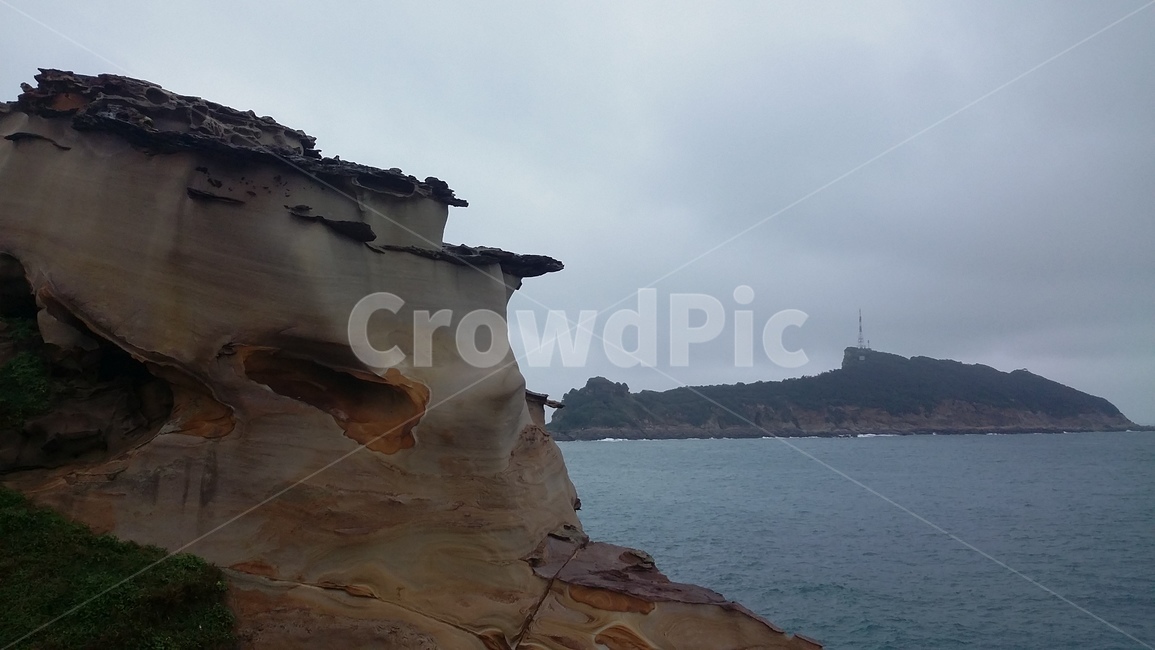 바위,바다,흐린,하늘,구름,섬,자연,풍경,nature,landscape,outdoors,옥외,promontory,곶,cliff,낭떠러지,land,땅