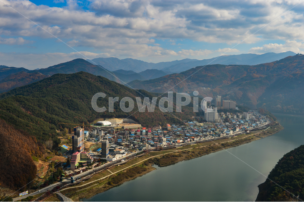 단양,관광객,관광지,산,하늘,구름,다리,충주호,청풍호,호수,나무,숲,danyang,tourst,sights,mountain,landscape,풍경,전망대,만천하스카이워크,observatory,높은,high,도시,풍경,city,landscape,한국도시풍경,한국도시경관,korea cityscape,경치,outdoors,옥외,nature,자연,scenery,aerial view,조감도