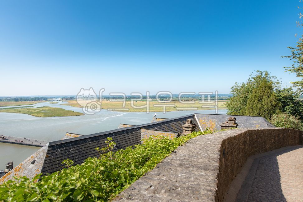 castle,tourist attraction,scenery,building,sea,MontSaintMisaeng,France,architecture,old castle,near Paris,Europe,island,medieval,normandie,MontSaintMichel,clear day,monastery,atlantic,ocean,Normandy